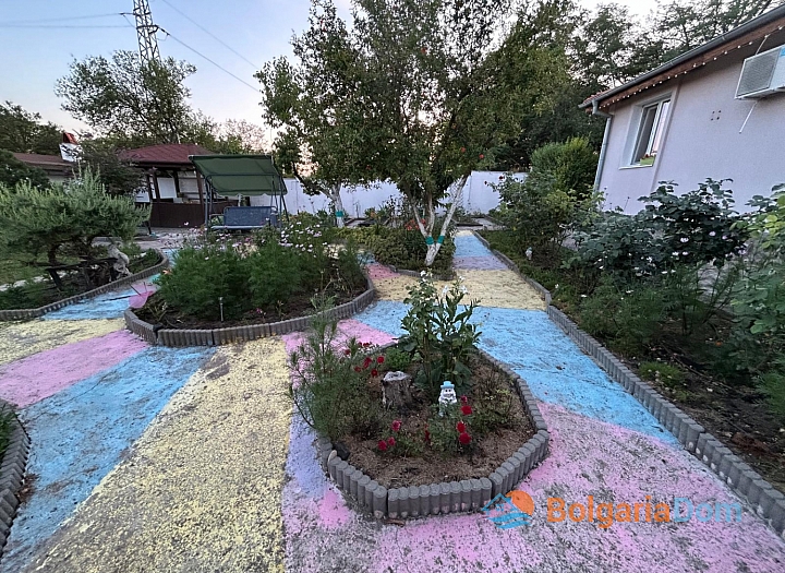 Отличный дом с тремя спальнями и красивым садом. Фото 9