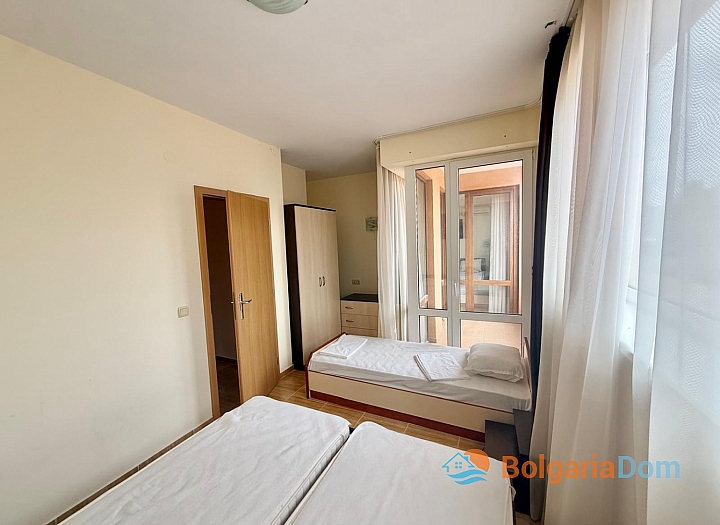 Apartment with a view of the large complex area. Photo 21