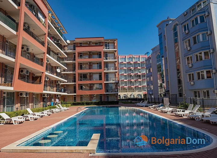 Отличная студия в центре Солнечного берега . Фото 1