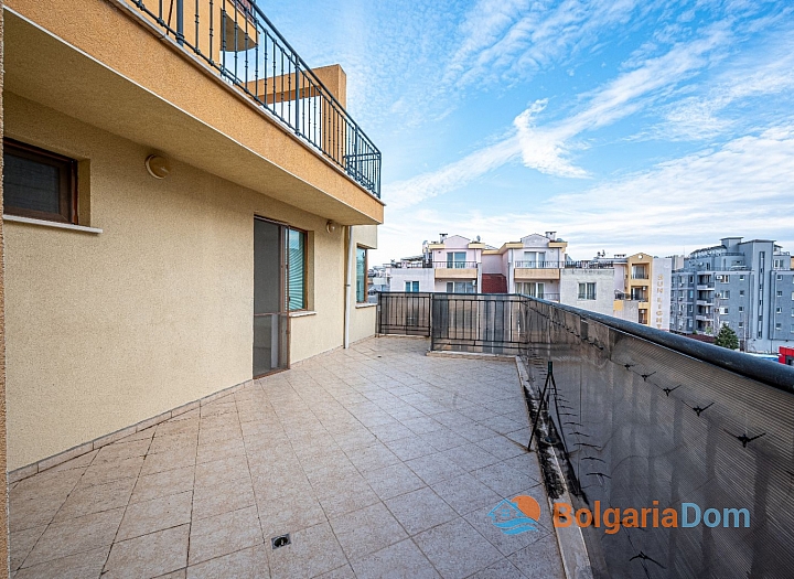 Geräumige Wohnung mit großem Balkon in einem Gebäude mit geringer Wartungsgebühr. Foto 6