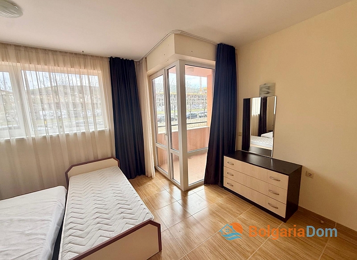 Apartment with a view of the large complex area. Photo 23