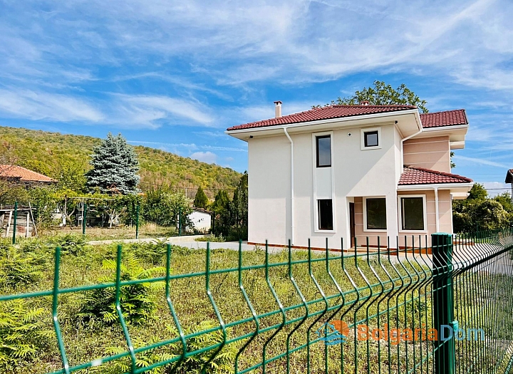 Красивый новый дом в селе Горица. Фото 2