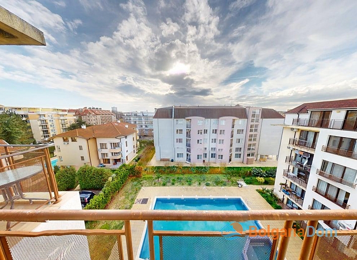 Großzügige Maisonette-Wohnung mit Poolblick. Foto 3 Großzügige Maisonette-Wohnung mit Poolblick. Foto 3