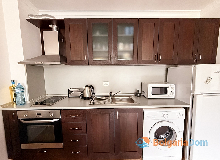 Апартамент с видом на бассейн в комплексе Arena 1. Фото 6