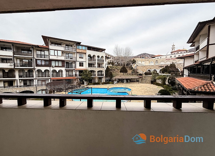 Апартамент с видом на бассейн в комплексе Arena 1. Фото 12