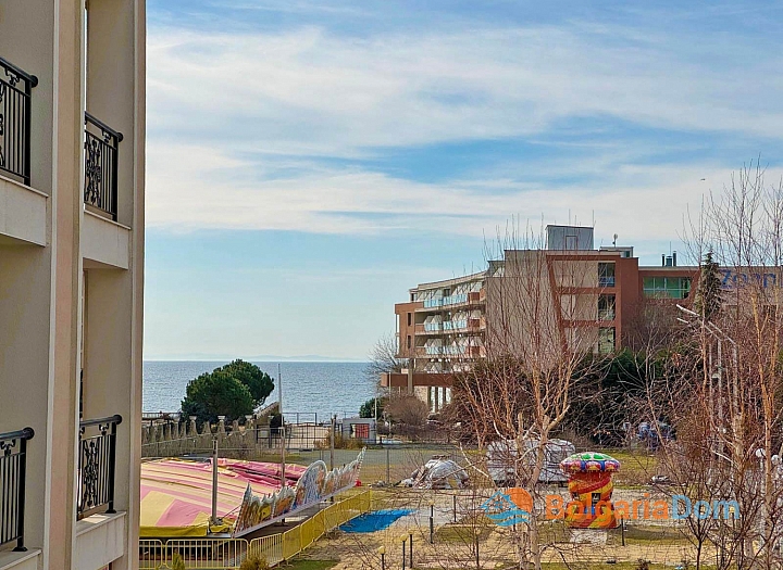 Двухкомнатная квартира с видом на море. Фото 8