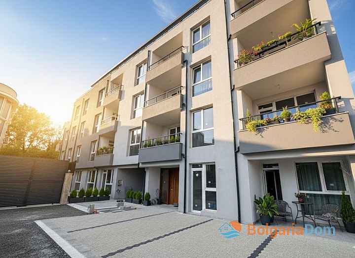 Spacious apartment in a new building close to the sea. Photo 1