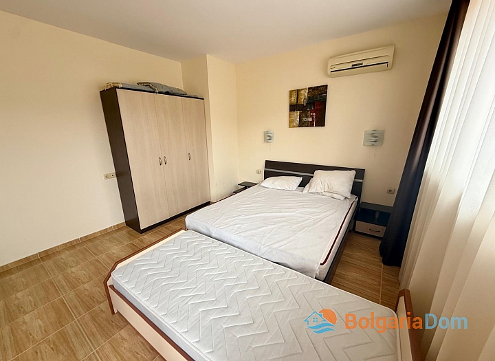 Apartment with a view of the large complex area. Photo 22