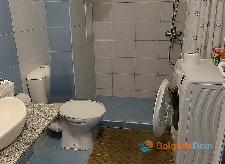 Małe, trzypokojowe mieszkanie w Pomorie. Zdjęcie 11
