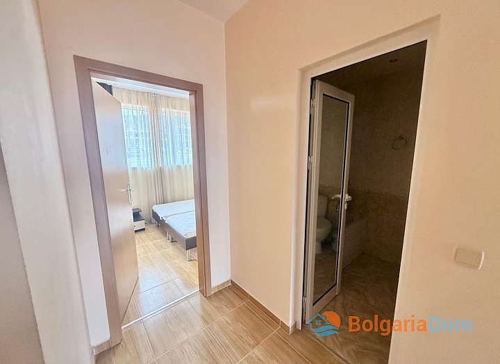 Apartment with a view of the large complex area. Photo 27