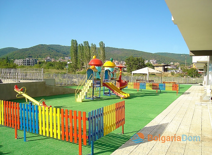 Przestronny apartament z widokiem na basen w kompleksie mieszkalnym. Zdjęcie 4 Przestronny apartament z widokiem na basen w kompleksie mieszkalnym. Zdjęcie 4