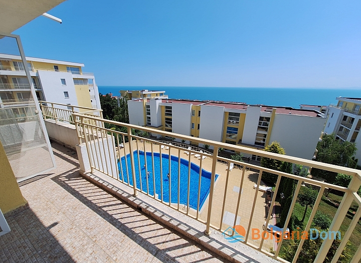 Apartmán s výhledem na moře ve velkém komplexu. Foto 1