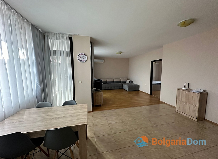 Apartment mit zwei Schlafzimmern in Nessebar. Foto 3