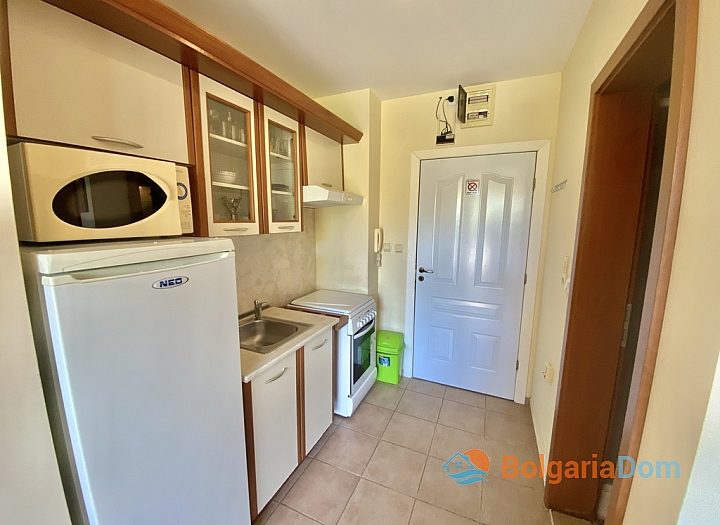 Apartment in a large complex on the first line. Photo 12