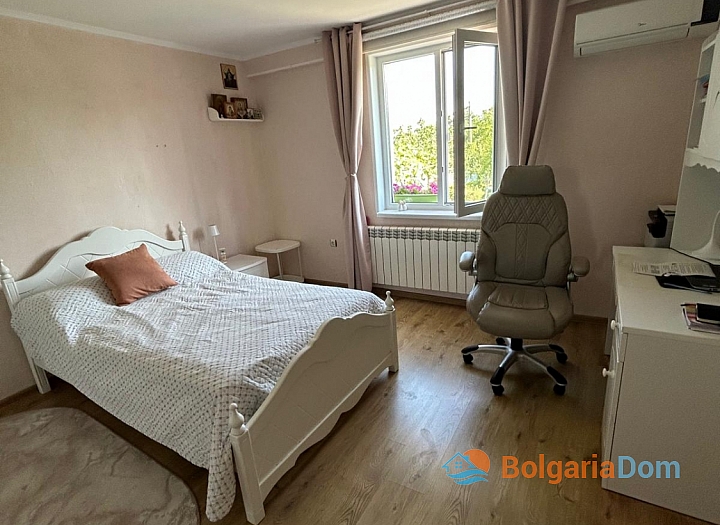 Отличный дом с тремя спальнями и красивым садом. Фото 22