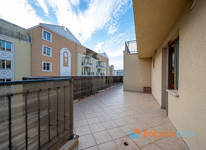 Geräumige Wohnung mit großem Balkon in einem Gebäude mit geringer Wartungsgebühr. Foto 13