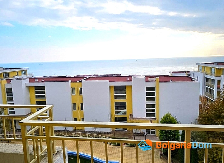 2-room apartment with sea view in Crown Fort Club complex. Photo 1