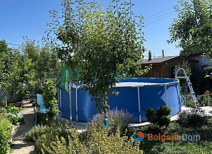 Отличный дом с тремя спальнями и красивым садом. Фото 12