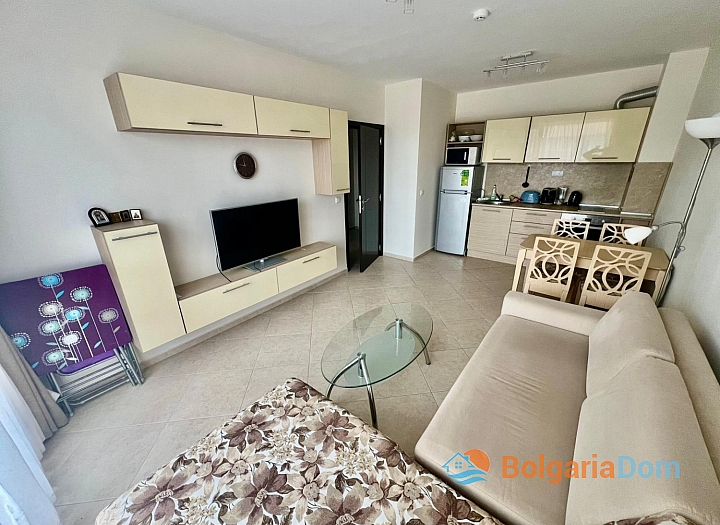 One bedroom apartment in a great complex. Photo 2