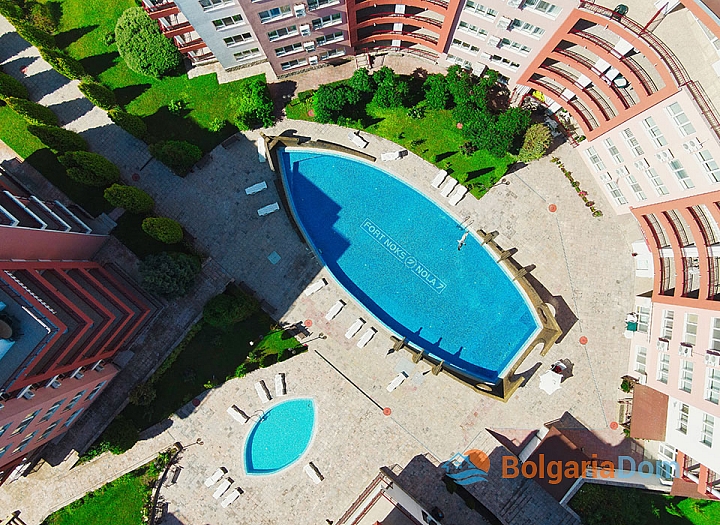 Apartment in a large complex on the first line. Photo 7