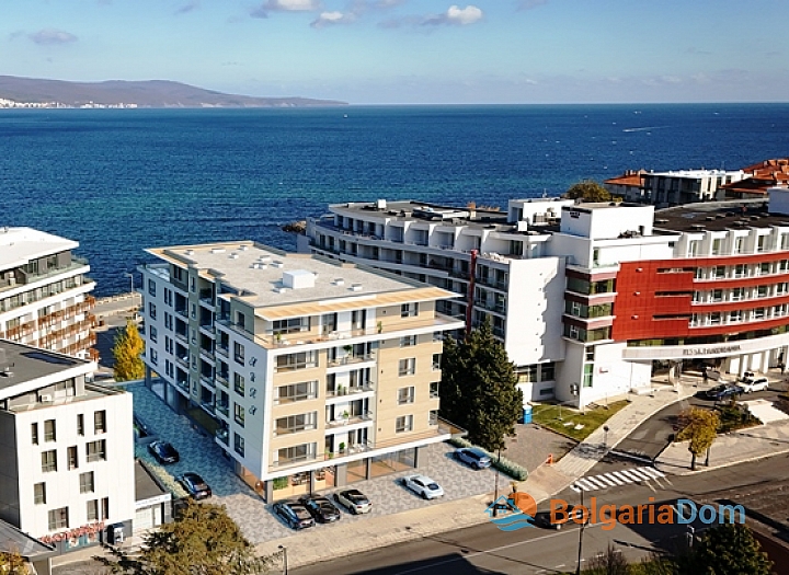 Große Auswahl an Wohnungen in einem im Bau befindlichen Gebäude 100 Meter vom Meer entfernt. Foto 1