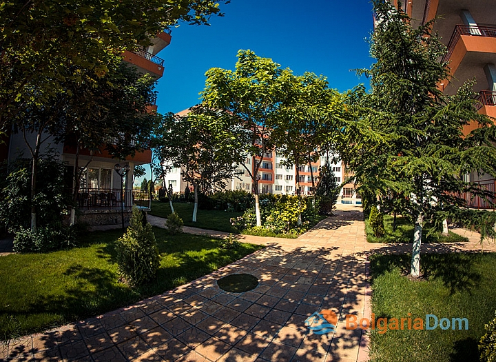 Apartment with a pool view on the first line. Photo 15