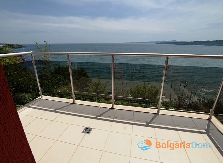 Дом с видом на море на первой линии в Болгарии. Фото 16