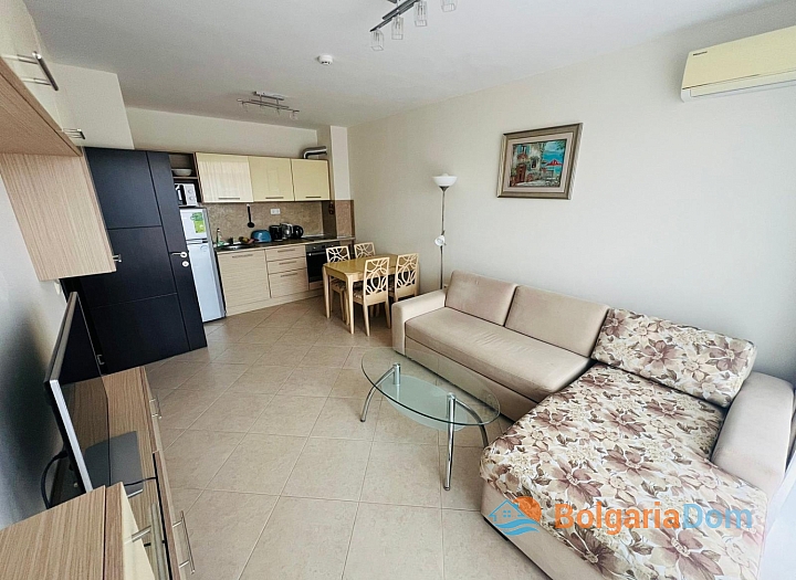 One bedroom apartment in a great complex. Photo 8