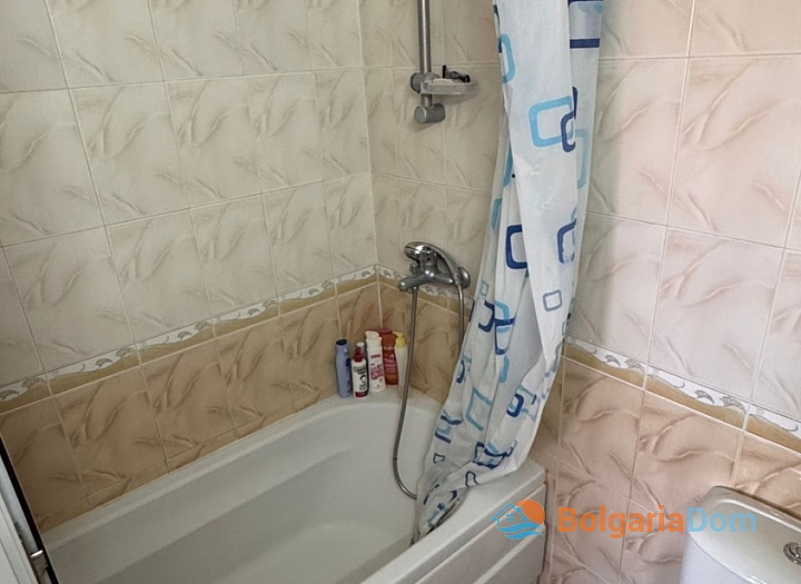 Apartament z widokiem na basen w dużym kompleksie. Zdjęcie 24