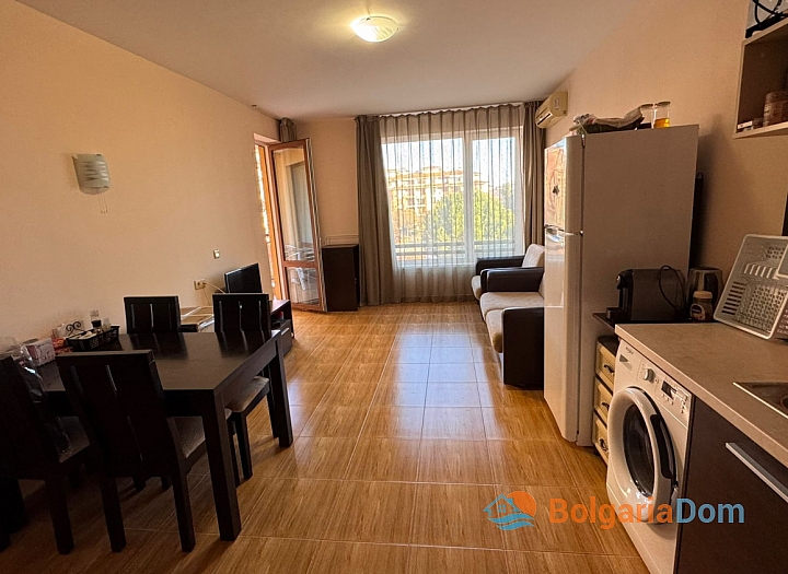 Apartament z widokiem na basen w dużym kompleksie. Zdjęcie 14