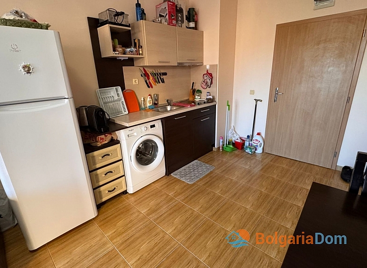 Apartament z widokiem na basen w dużym kompleksie. Zdjęcie 15