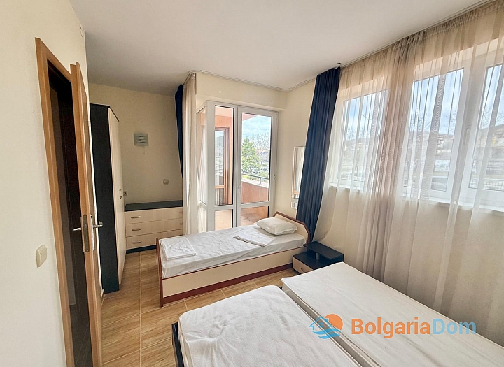 Apartment with a view of the large complex area. Photo 20