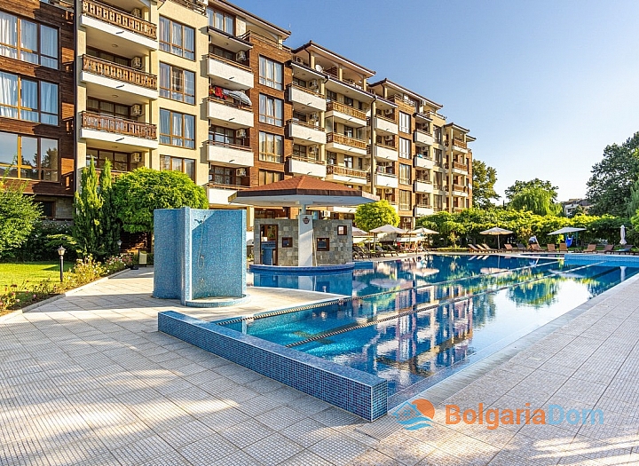 Vynikající apartmán s výhledem na bazén v kvalitním komplexu. Foto 4