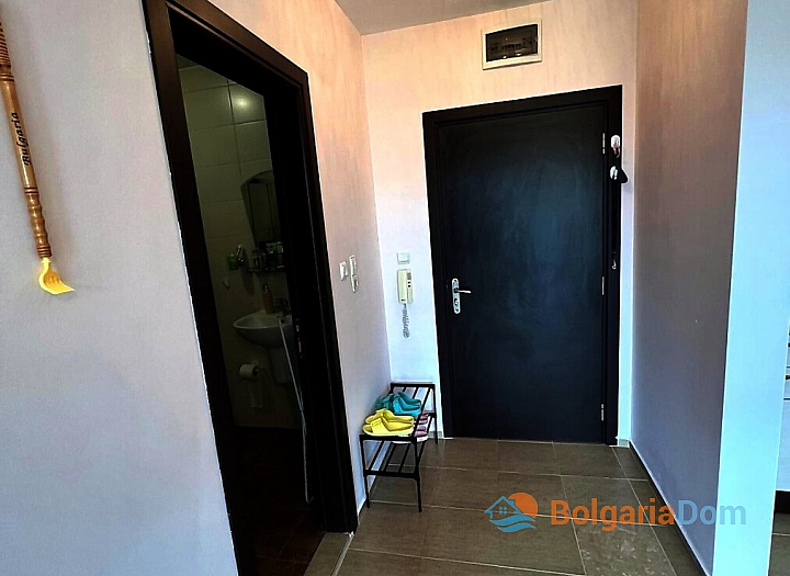 Excellent studio with a pool view in a good complex. Photo 12