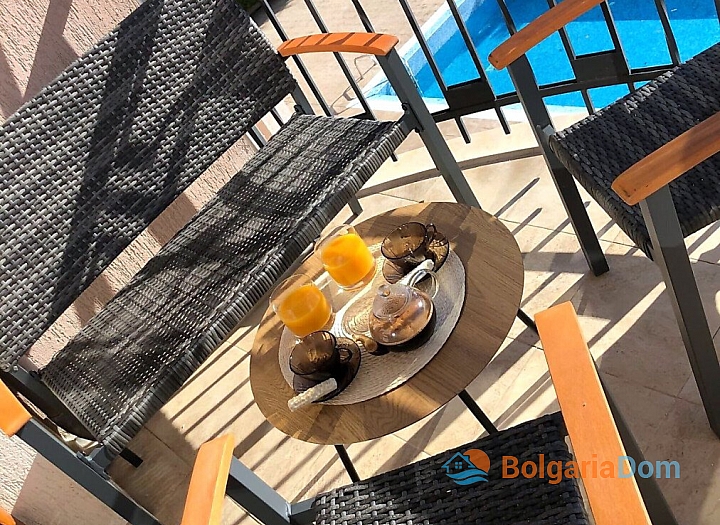 Excellent studio with a pool view in a good complex. Photo 11