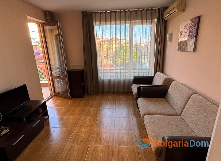 Apartament z widokiem na basen w dużym kompleksie. Zdjęcie 16