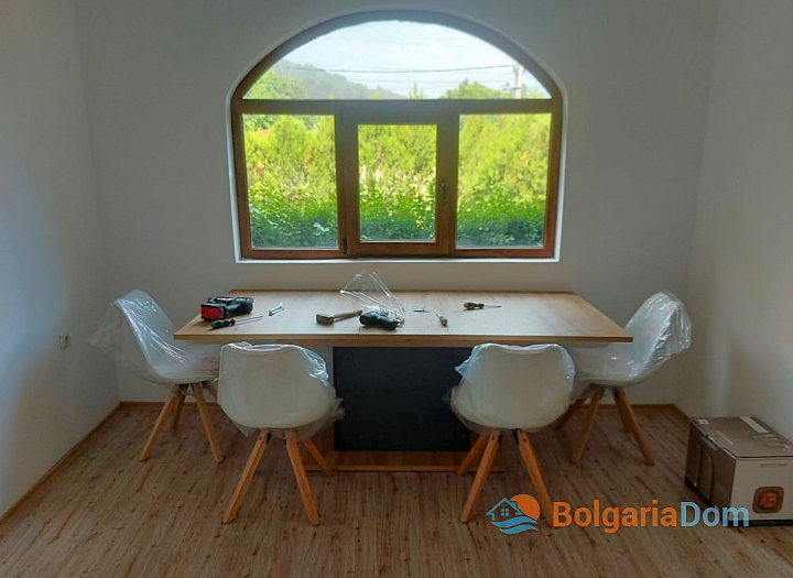 Будинок з ділянкою та новими меблями у чудовому селі. Фото 10