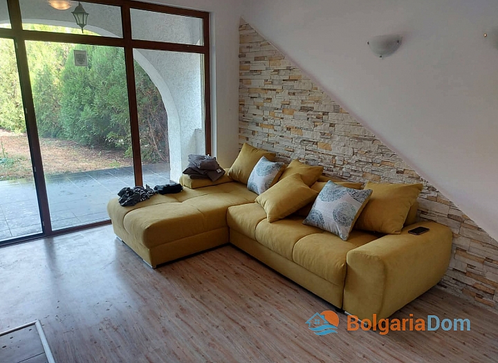 Будинок з ділянкою та новими меблями у чудовому селі. Фото 11