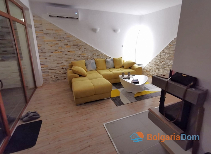 Будинок з ділянкою та новими меблями у чудовому селі. Фото 12