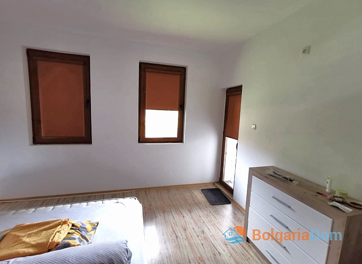 Будинок з ділянкою та новими меблями у чудовому селі. Фото 21