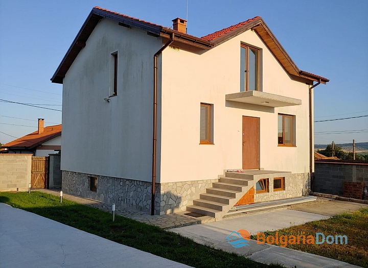 Двухэтажный жилой дом в поселке Горица. Фото 1