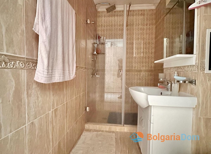 Jednoložnicový apartmán s výhledem na moře a bazén v luxusním komplexu. Foto 10