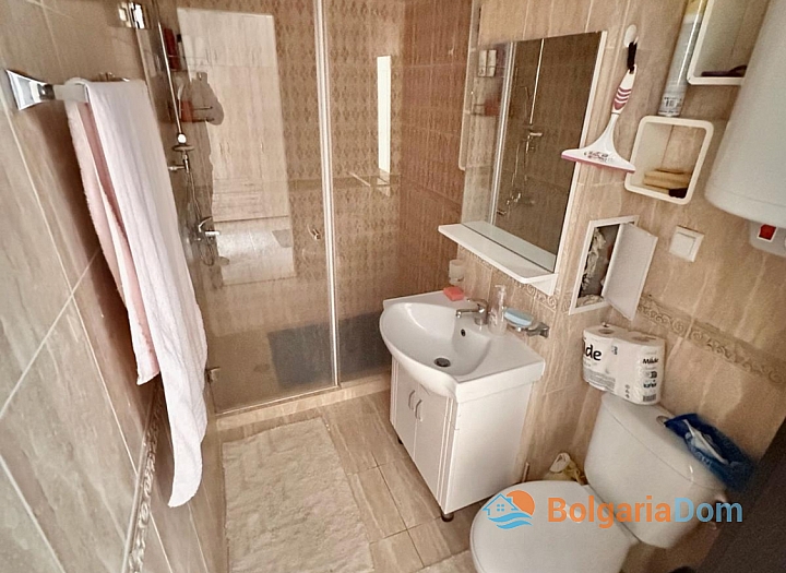 Jednoložnicový apartmán s výhledem na moře a bazén v luxusním komplexu. Foto 11