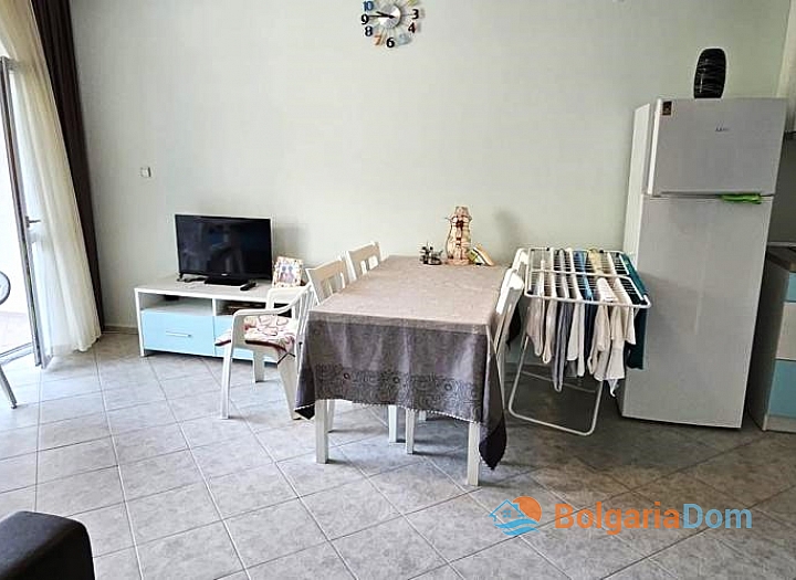 Třípokojový apartmán v docházkové vzdálenosti od moře za vynikající cenu. Foto 12