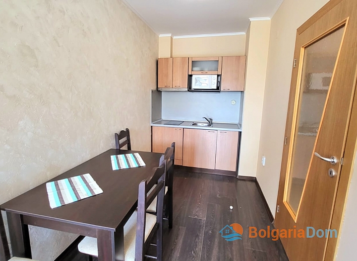 Dvoupokojový apartmán v pěší vzdálenosti od moře. Foto 12