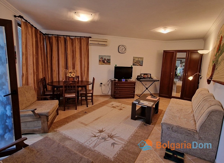 Large two-room apartment 300 meters from the sea. Photo 2