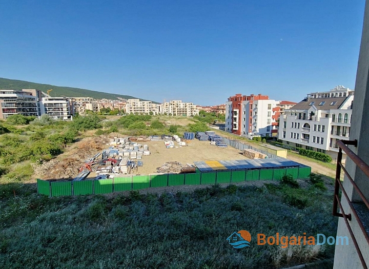 Large two-room apartment 300 meters from the sea. Photo 8