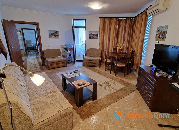 Large two-room apartment 300 meters from the sea. Photo 3