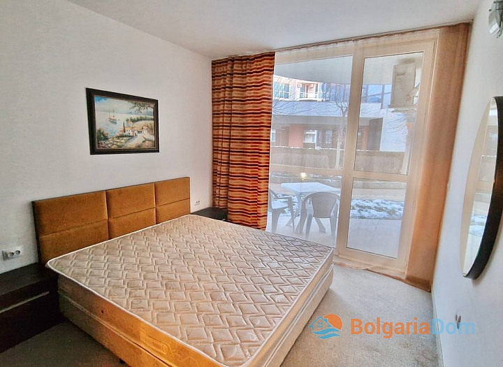 Apartment with a courtyard in a great complex in Burgas at a good price. Photo 4