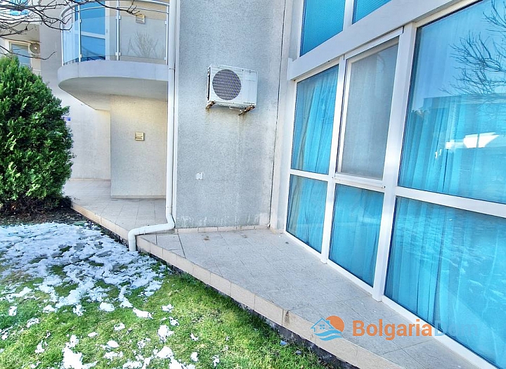 Apartment with a courtyard in a great complex in Burgas at a good price. Photo 8